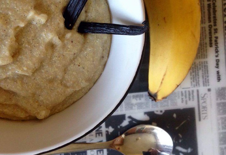 Bananowy budyń z komosy A B